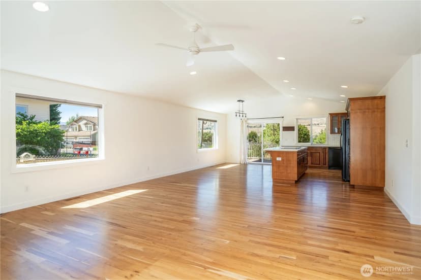 Property photo for 105 E Raymond Avenue, Chelan photo 18