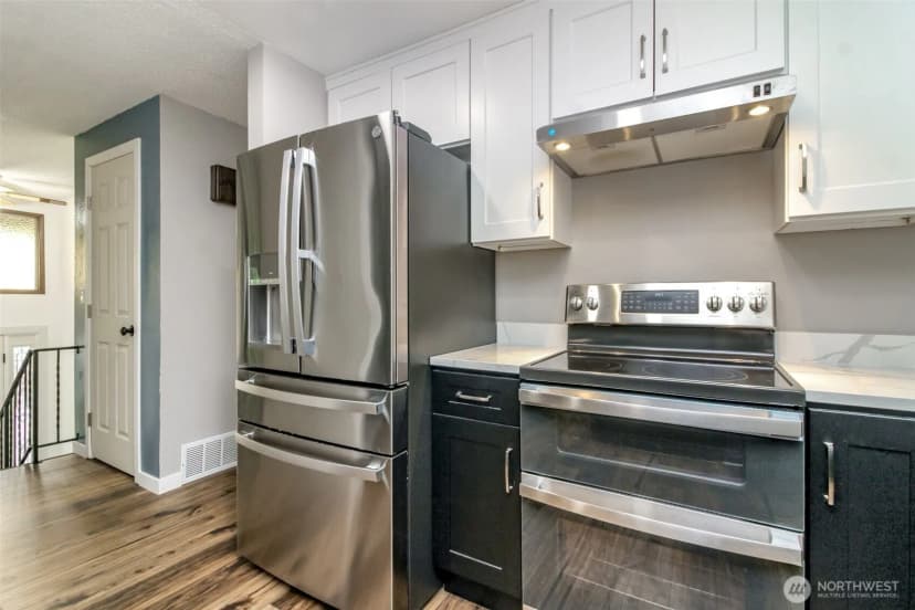 Property photo for 416 142nd Street Ct S, Tacoma photo 4