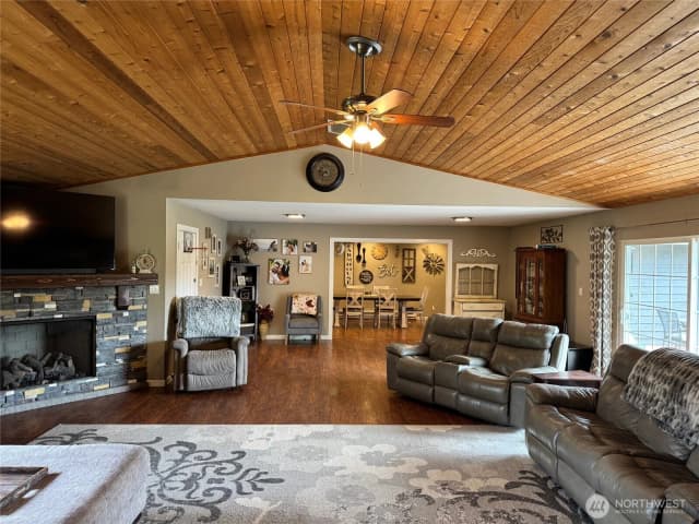Property photo for 750 Chuckhole Way, Forks photo 4