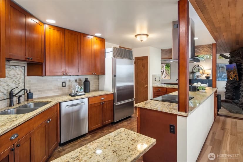 Property photo for 13201 42nd Avenue Ne, Seattle photo 17