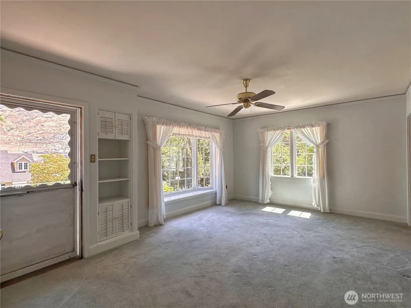 Property photo for 304 Columbia Avenue, Coulee Dam photo 7
