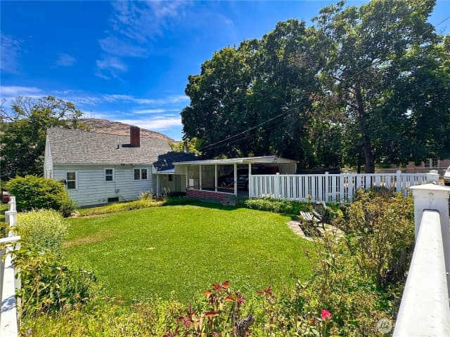 Property photo for 304 Columbia Avenue, Coulee Dam photo 3