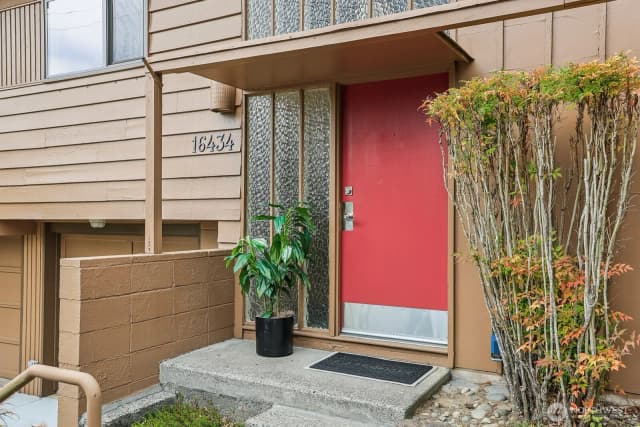 Property photo for 16434 Se 9th Street, Bellevue photo 3