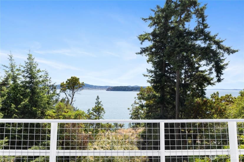 Property photo for 7541 Holiday Boulevard, Anacortes photo 6