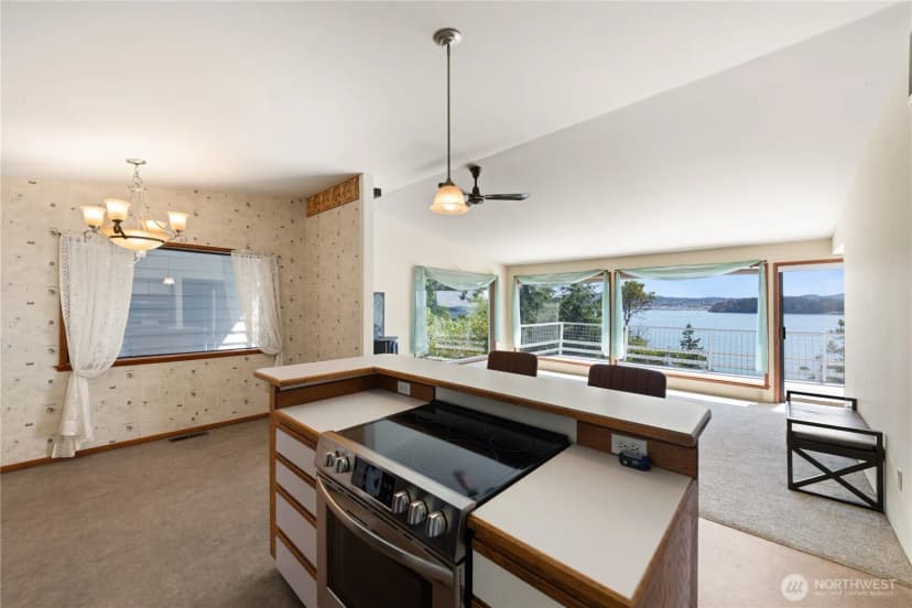 Property photo for 7541 Holiday Boulevard, Anacortes photo 11