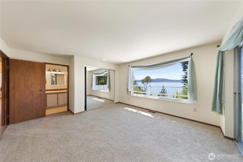 Property photo for 7541 Holiday Boulevard, Anacortes photo 14
