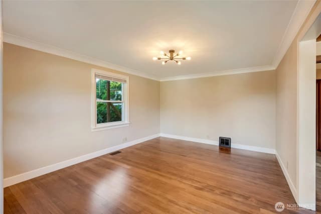 Property photo for 4725 Glenwood Avenue, Everett photo 5