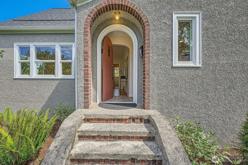 Property photo for 260 E Sunset Way, Issaquah photo 4