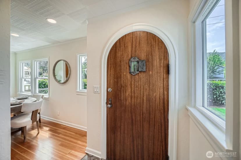 Property photo for 260 E Sunset Way, Issaquah photo 5