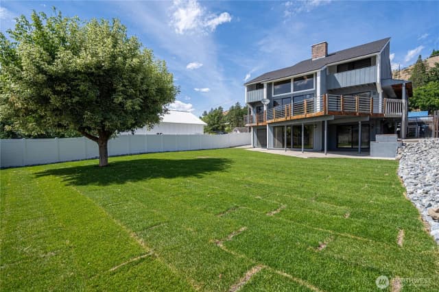 Property photo for 228 E Gibson Avenue, Chelan
