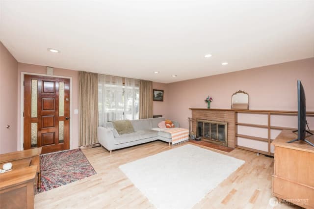 Property photo for 9116 121st Street Sw, Lakewood photo 5