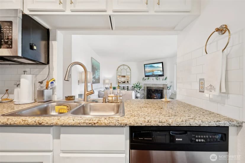 Property photo for 4181 W Lake Sammamish Parkway Se #b301, Bellevue photo 10