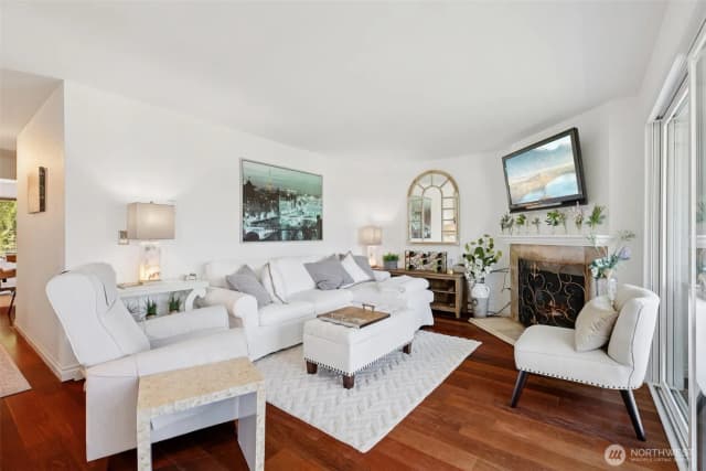Property photo for 4181 W Lake Sammamish Parkway Se #b301, Bellevue photo 3