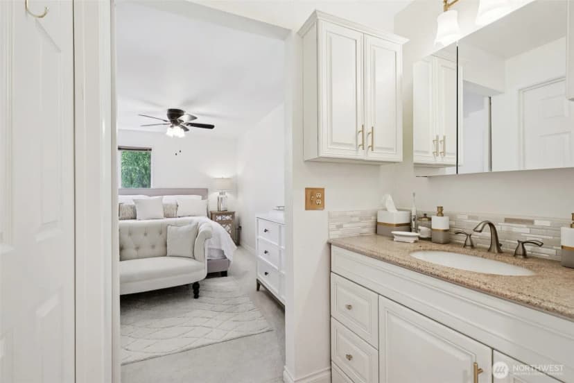 Property photo for 4181 W Lake Sammamish Parkway Se #b301, Bellevue photo 16