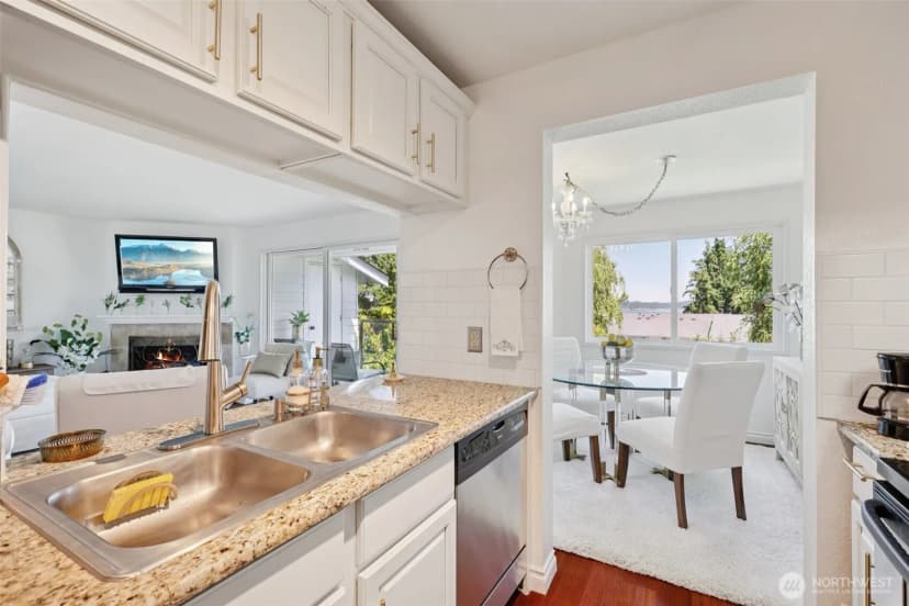 Property photo for 4181 W Lake Sammamish Parkway Se #b301, Bellevue photo 9