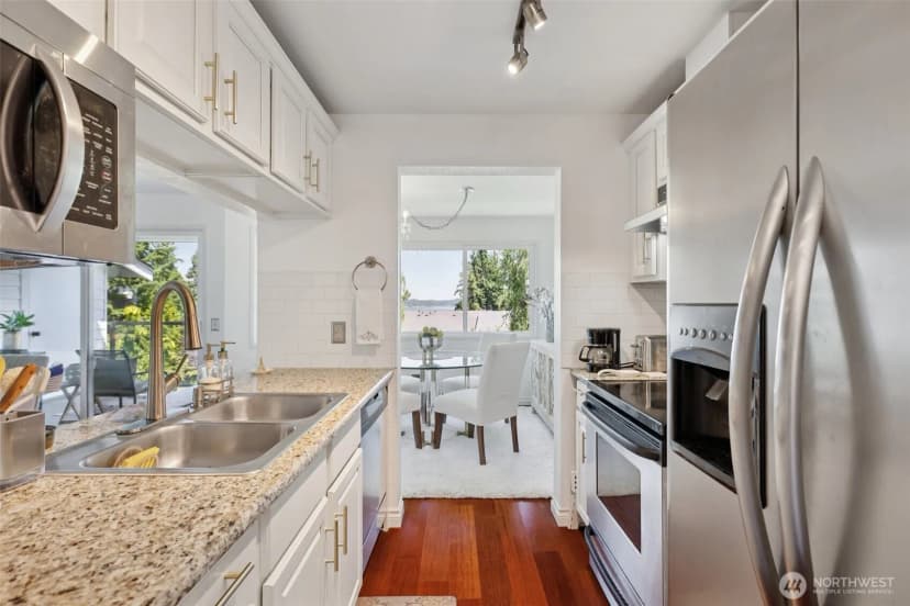 Property photo for 4181 W Lake Sammamish Parkway Se #b301, Bellevue photo 8