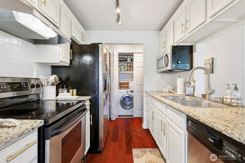Property photo for 4181 W Lake Sammamish Parkway Se #b301, Bellevue photo 12
