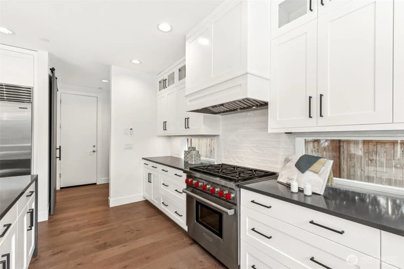 Property photo for 8426 Se 37th Street, Mercer Island photo 11