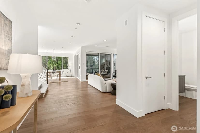 Property photo for 8426 Se 37th Street, Mercer Island photo 2