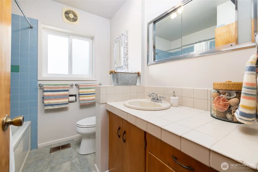 Property photo for 307 Center St, La Conner photo 16
