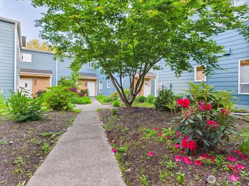 Property photo for 8424 25th Avenue Sw #c, Seattle photo 30