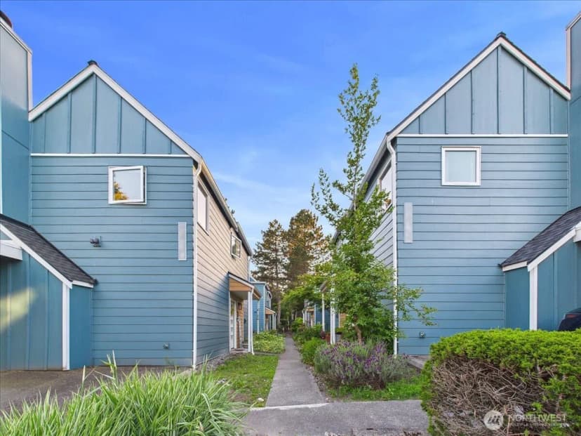 Property photo for 8424 25th Avenue Sw #c, Seattle photo 31