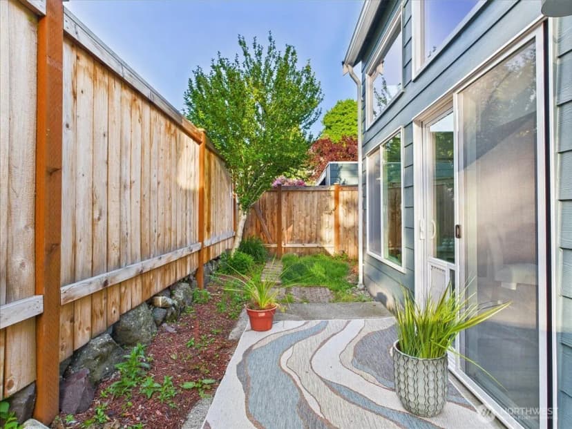 Property photo for 8424 25th Avenue Sw #c, Seattle photo 28