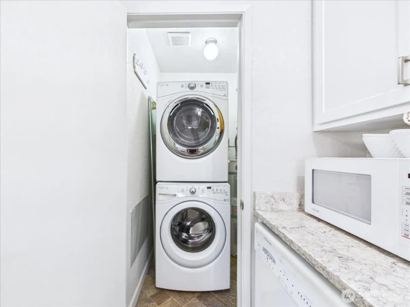 Property photo for 8424 25th Avenue Sw #c, Seattle photo 27