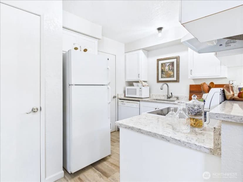Property photo for 8424 25th Avenue Sw #c, Seattle photo 10