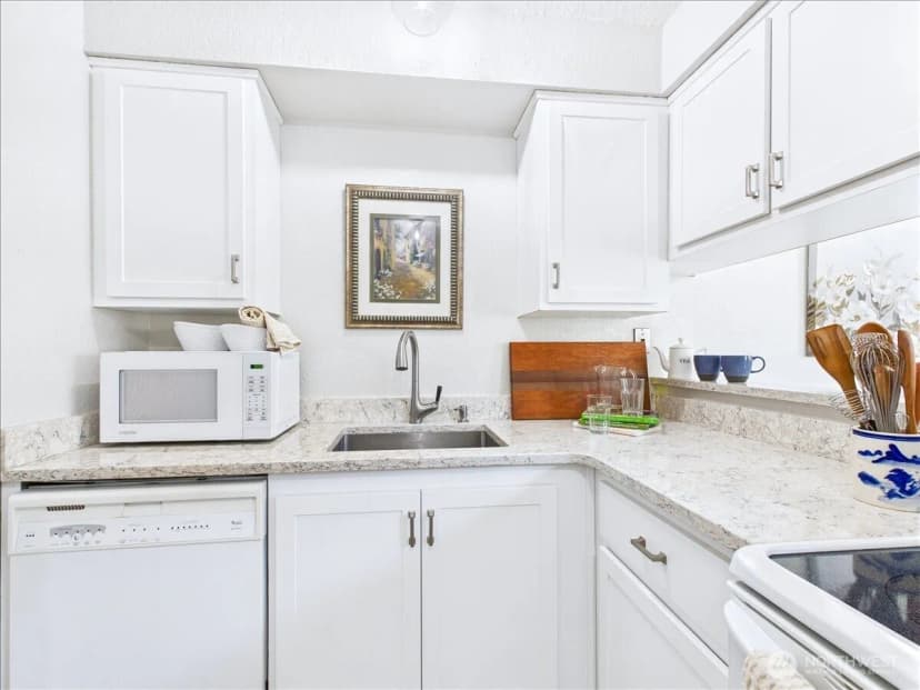 Property photo for 8424 25th Avenue Sw #c, Seattle photo 7