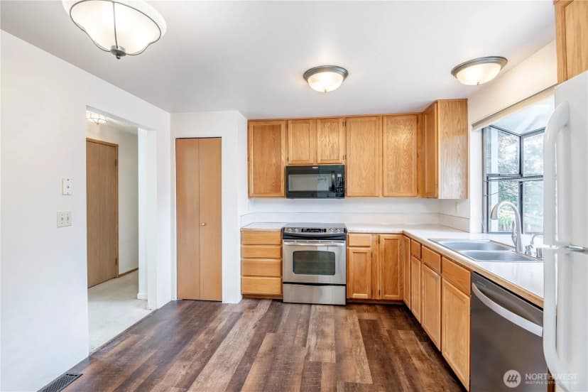 Property photo for 154 Vashon Place Ne, Renton photo 8
