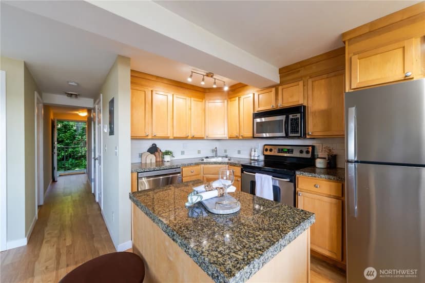 Property photo for 1525 Taylor Avenue N #505, Seattle photo 8