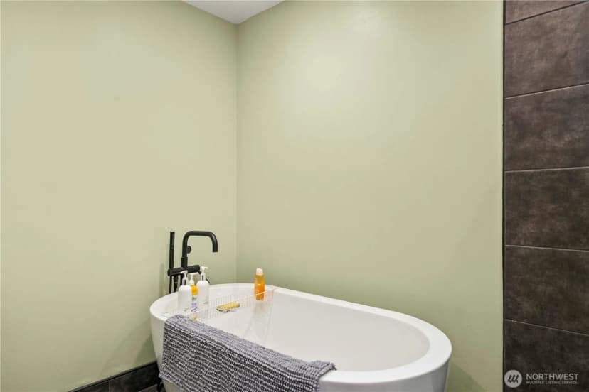 Property photo for 6702 77th Street W, Lakewood photo 29