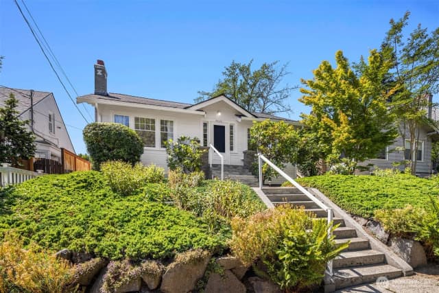 Property photo for 5023 Ne 36th Avenue, Seattle photo 2