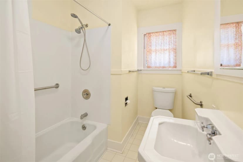 Property photo for 5023 Ne 36th Avenue, Seattle photo 17