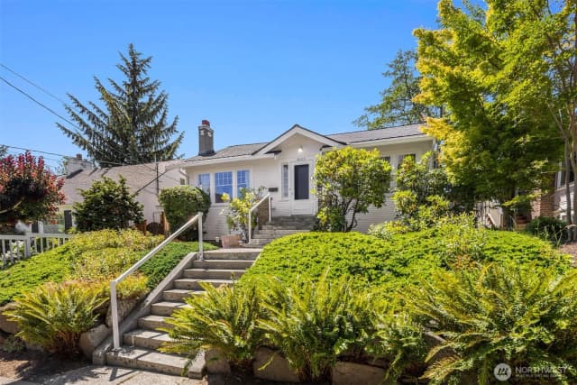 Property photo for 5023 Ne 36th Avenue, Seattle photo 3