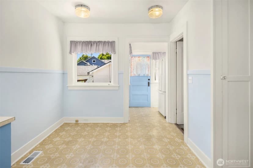 Property photo for 5023 Ne 36th Avenue, Seattle photo 9