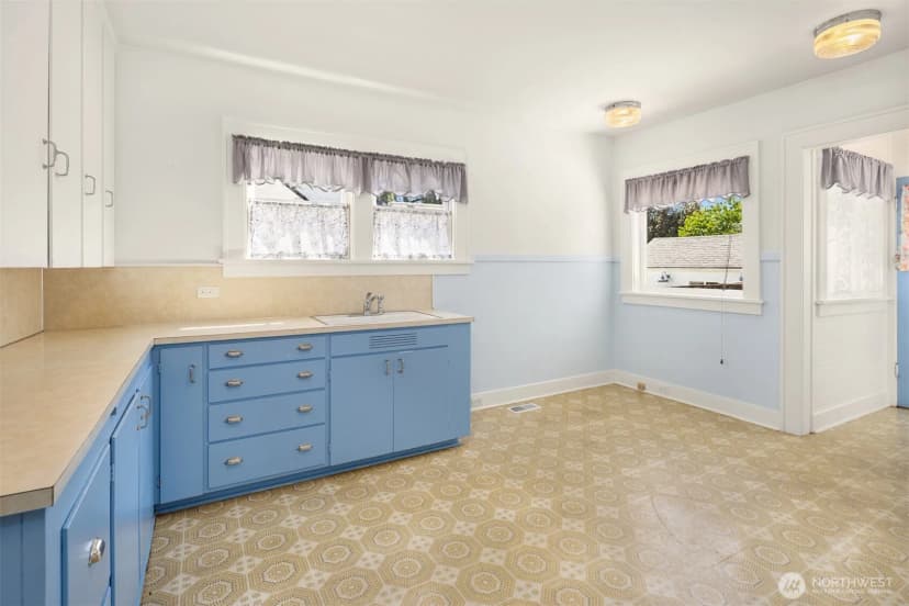 Property photo for 5023 Ne 36th Avenue, Seattle photo 8