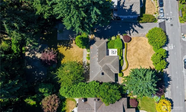 Property photo for 10425 Se 22nd Street, Bellevue photo 2