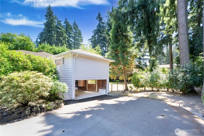 Property photo for 10425 Se 22nd Street, Bellevue photo 30