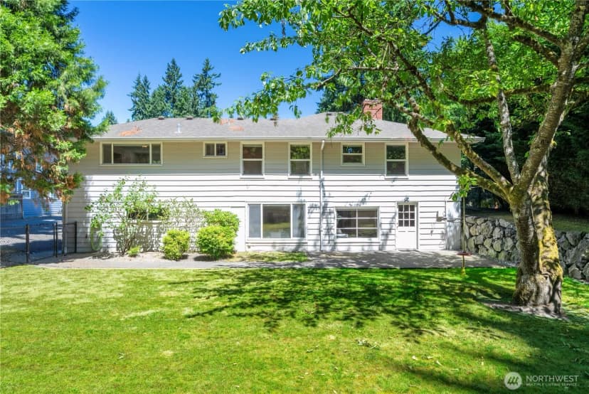 Property photo for 10425 Se 22nd Street, Bellevue photo 5
