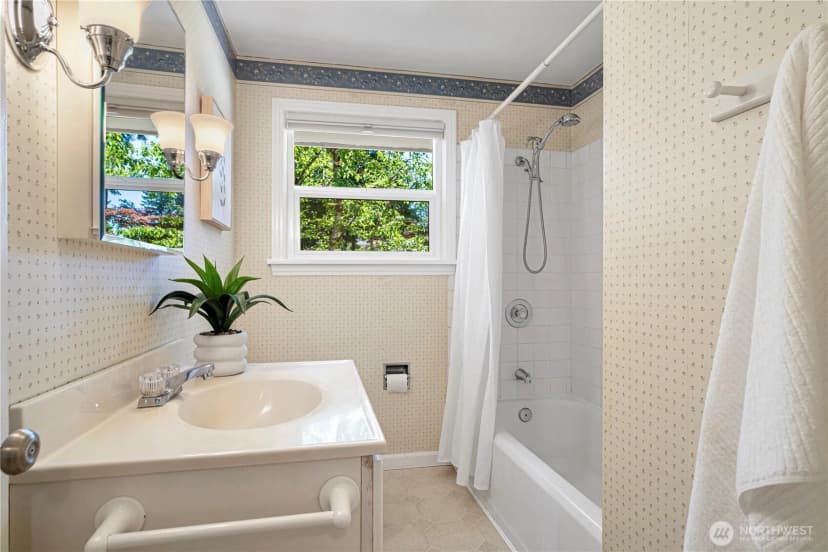 Property photo for 10425 Se 22nd Street, Bellevue photo 21