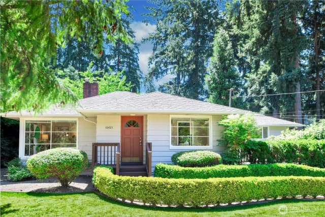 Property photo for 10425 Se 22nd Street, Bellevue photo 3