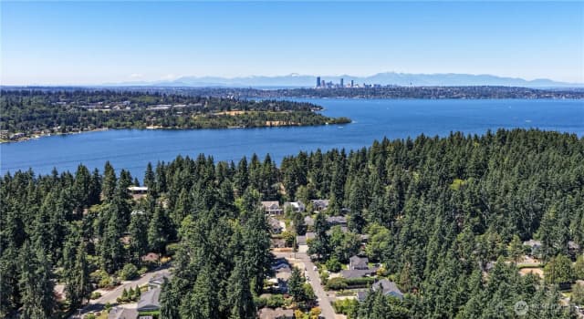Property photo for 10425 Se 22nd Street, Bellevue