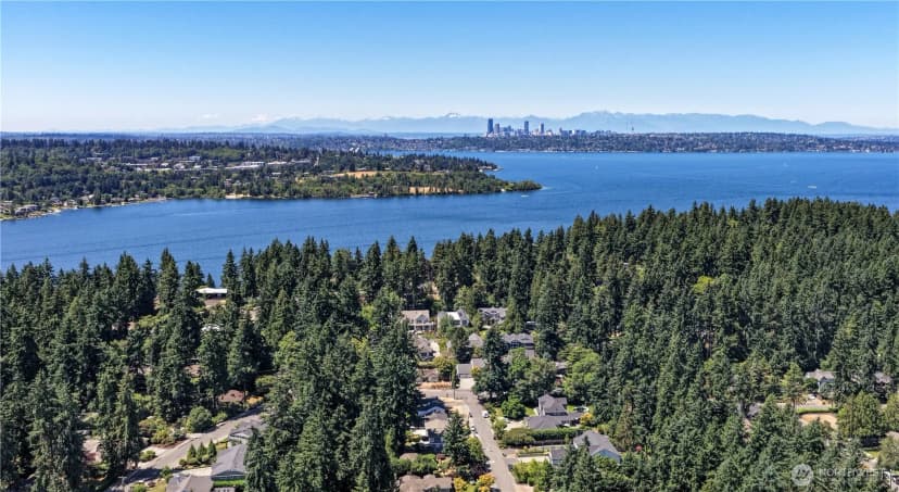 Property photo for 10425 Se 22nd Street, Bellevue
