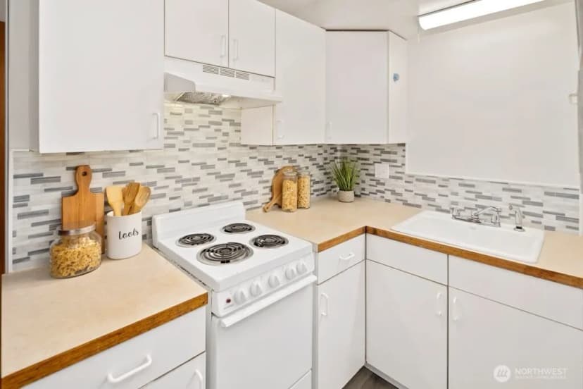 Property photo for 11811 33rd Avenue Ne, Seattle photo 16