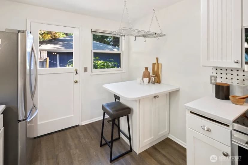 Property photo for 11811 33rd Avenue Ne, Seattle photo 8