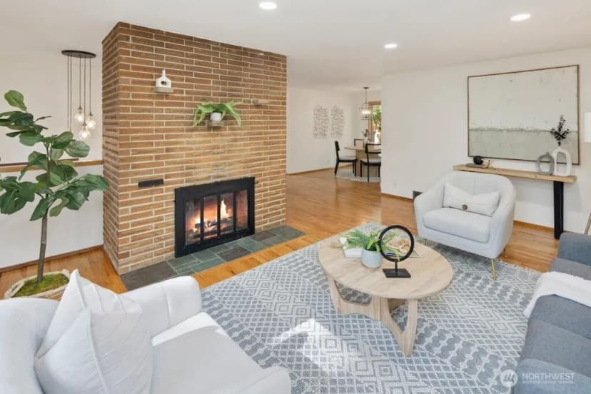 Property photo for 11811 33rd Avenue Ne, Seattle photo 5