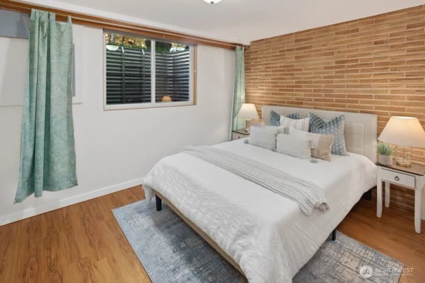 Property photo for 11811 33rd Avenue Ne, Seattle photo 17