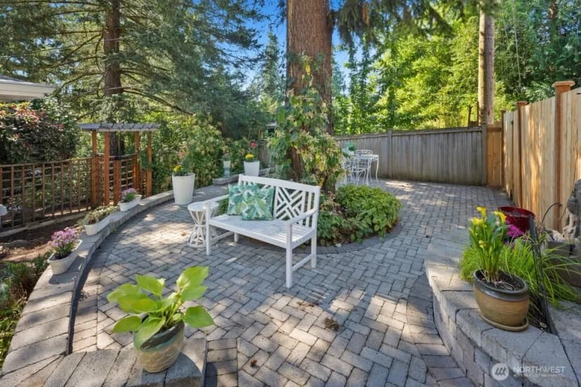 Property photo for 11811 33rd Avenue Ne, Seattle photo 27